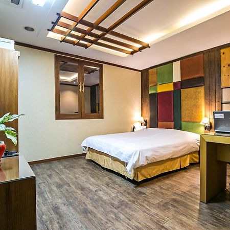 Fiore Hotel Gumi Bagian luar foto