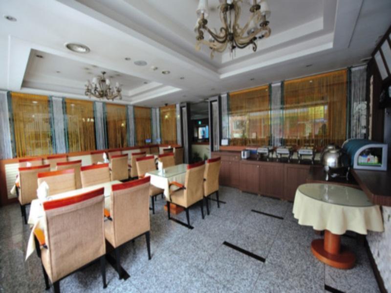 Fiore Hotel Gumi Bagian luar foto