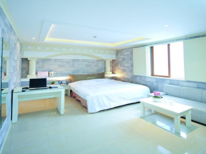 Fiore Hotel Gumi Bagian luar foto