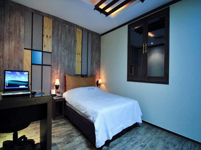 Fiore Hotel Gumi Bagian luar foto