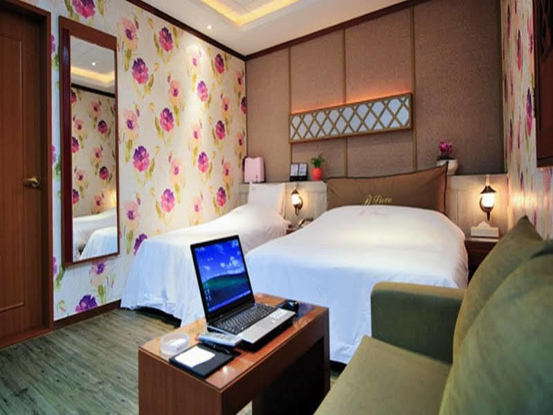 Fiore Hotel Gumi Bagian luar foto