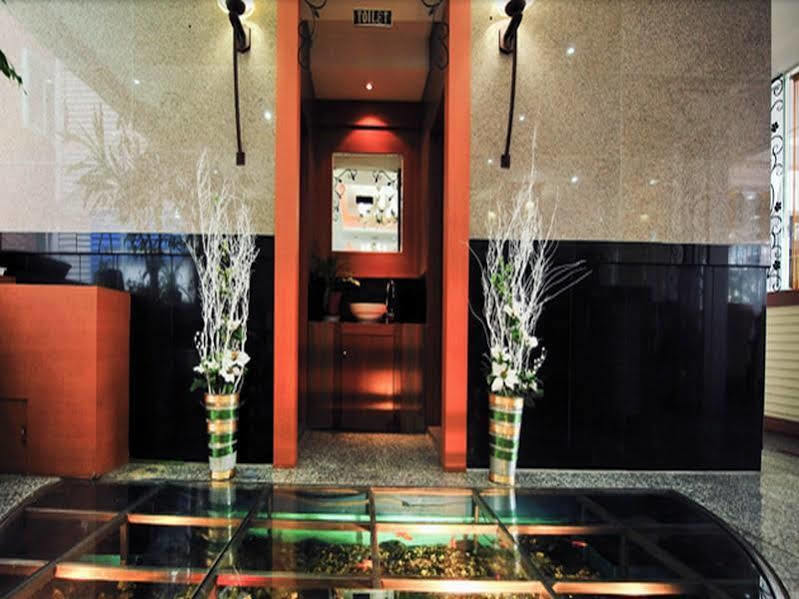 Fiore Hotel Gumi Bagian luar foto
