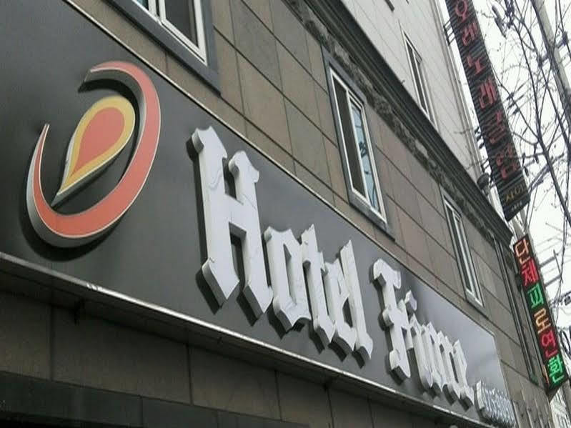 Fiore Hotel Gumi Bagian luar foto