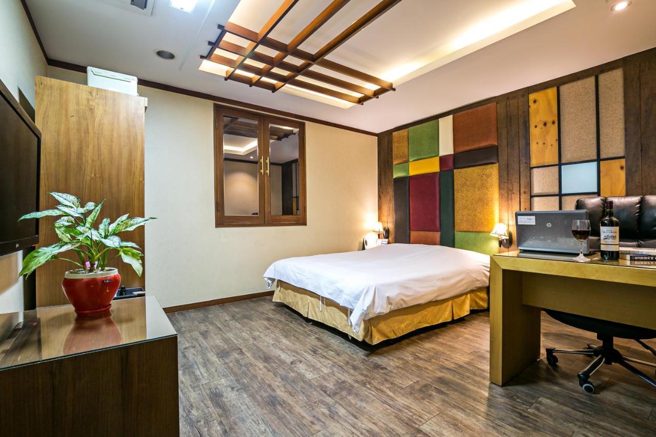 Fiore Hotel Gumi Bagian luar foto