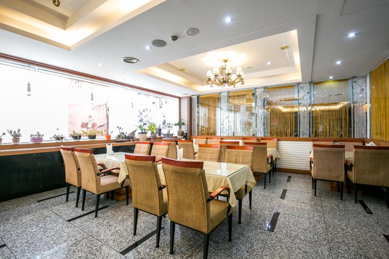 Fiore Hotel Gumi Bagian luar foto