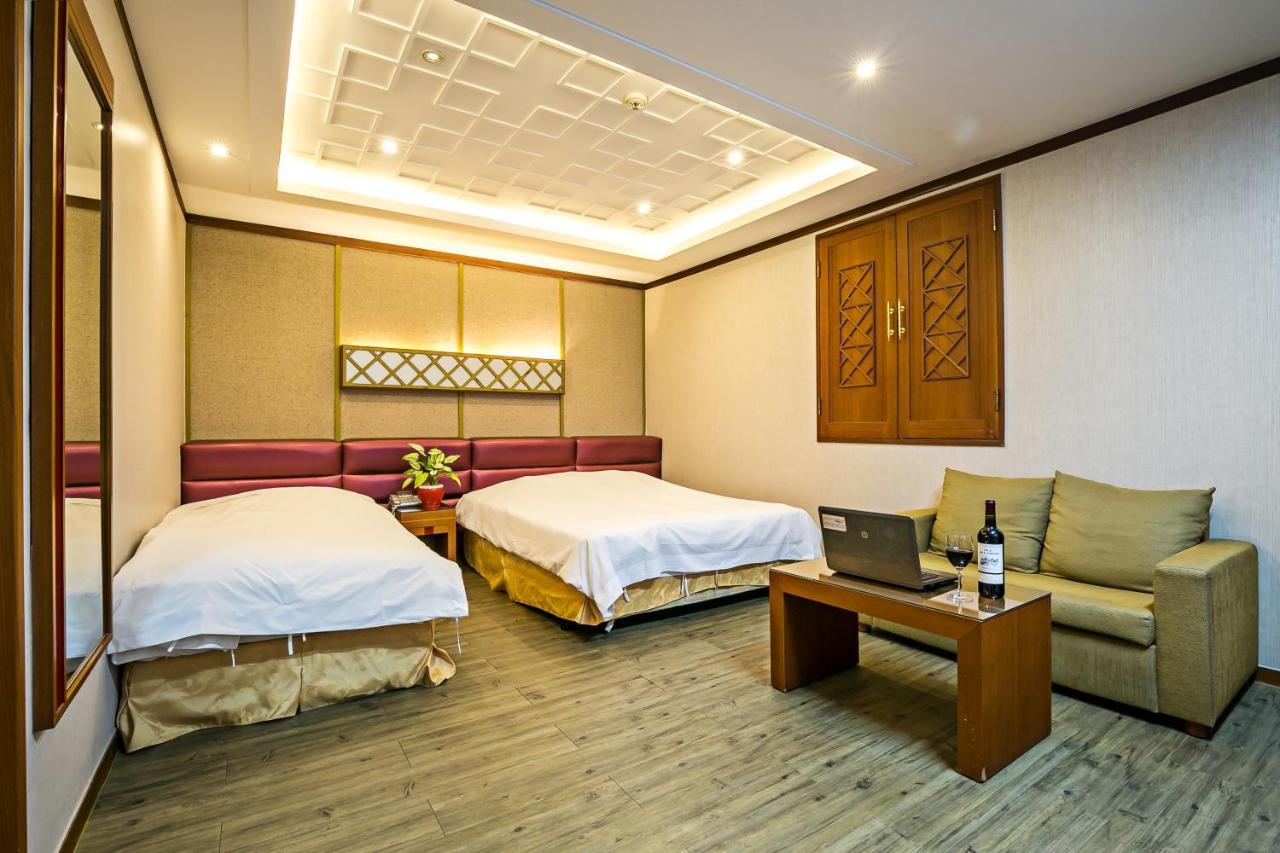 Fiore Hotel Gumi Bagian luar foto