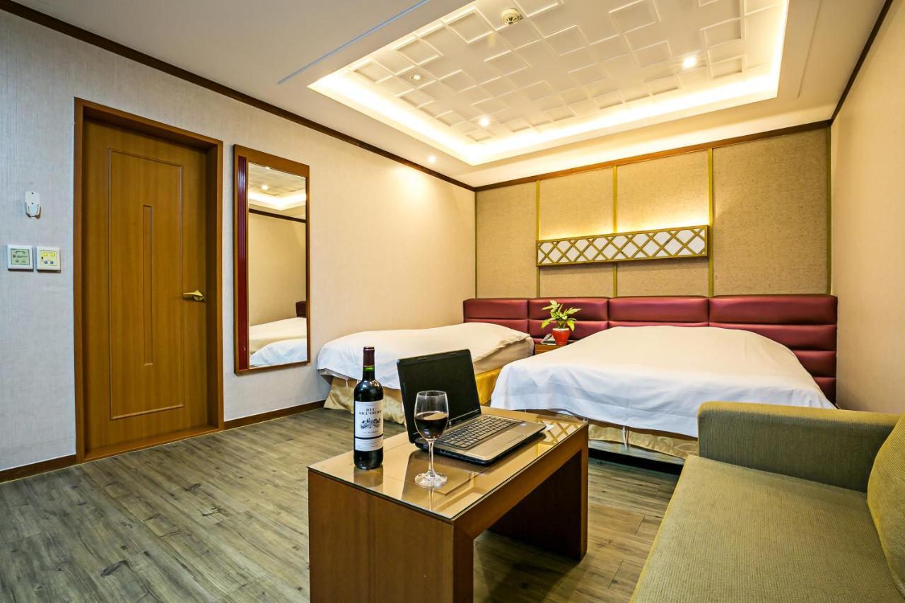 Fiore Hotel Gumi Bagian luar foto
