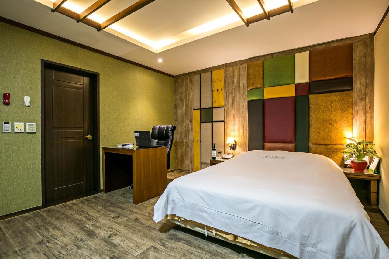 Fiore Hotel Gumi Bagian luar foto