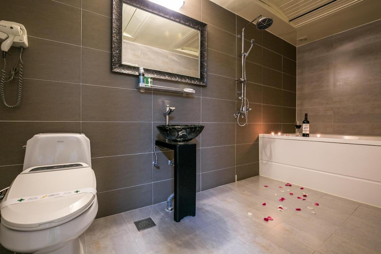 Fiore Hotel Gumi Bagian luar foto