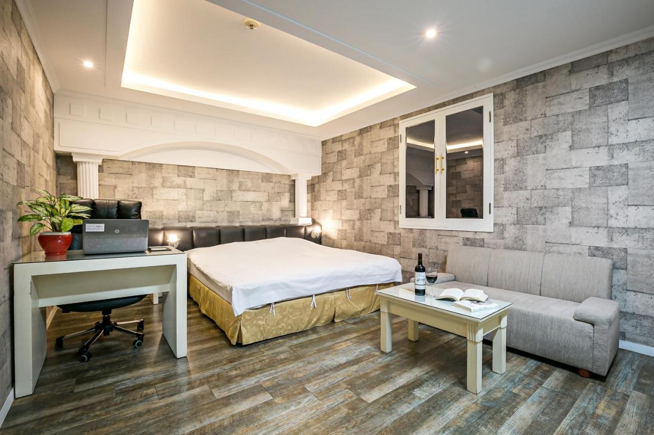 Fiore Hotel Gumi Bagian luar foto